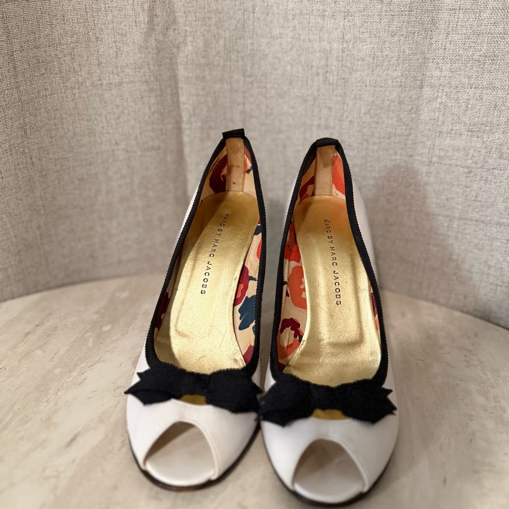 Marc By Marc Jacobs | White and Black Peep Toe Heels | 38 1/2
